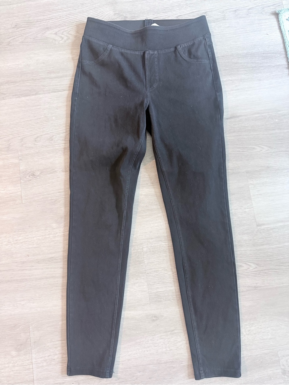 Halara women’s Black Stretch Pull-On Pants, great condition! Size medium